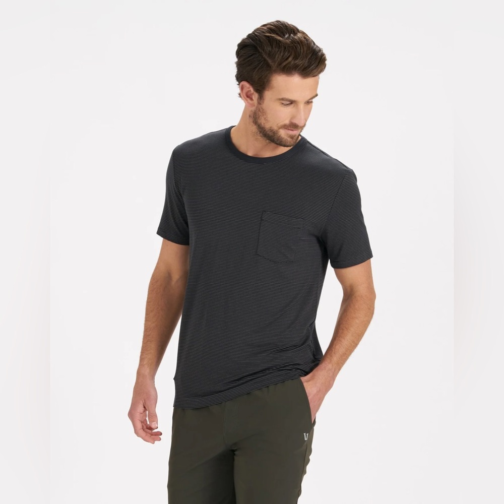Vuori Black Linear Tech Tee Size XL